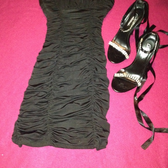 Dress - Picture 3 of 3
