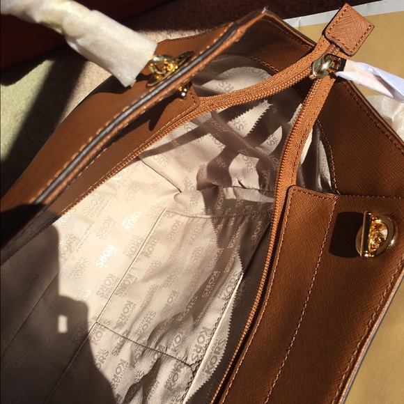 Large shoulder chain leather tote - Picture 3 of 4