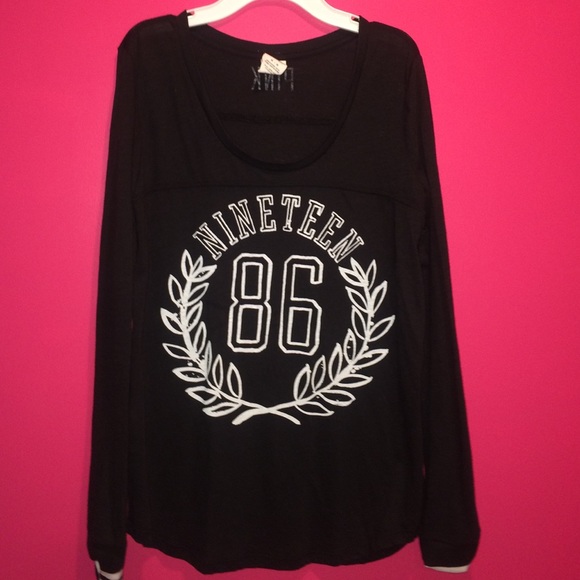 VS long sleeve shirt
