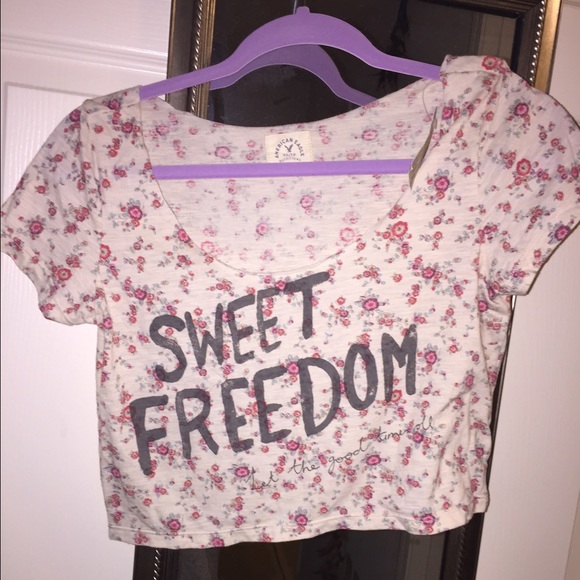 Crop top. - Picture 1 of 1
