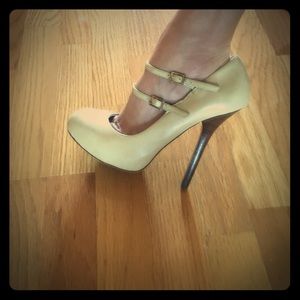 Bebe pumps