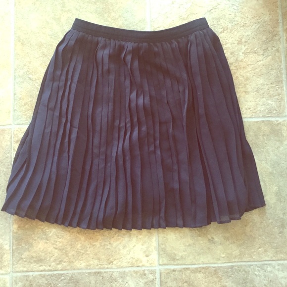 Uniqlo pleated skirt. Never worn.