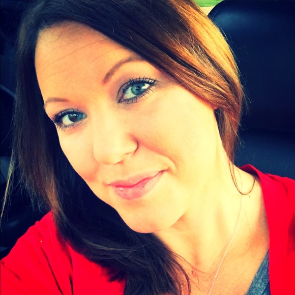 Meet your Posher, Jennifer - Picture 2 of 2