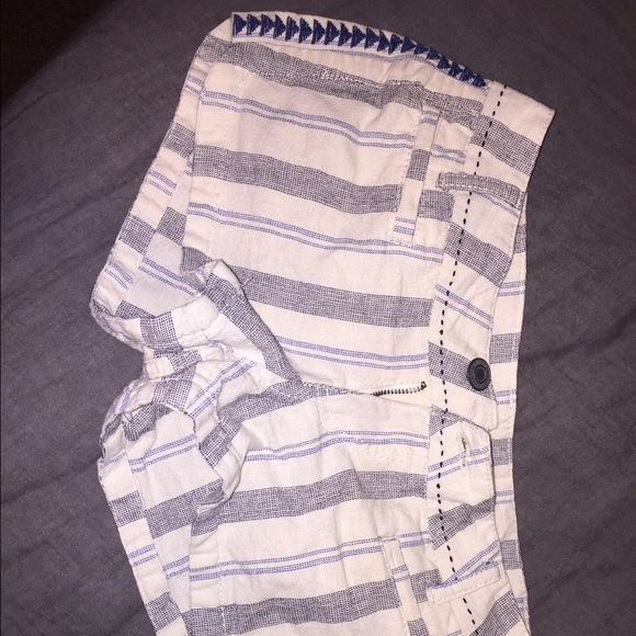 Linen shorts. - Picture 2 of 2