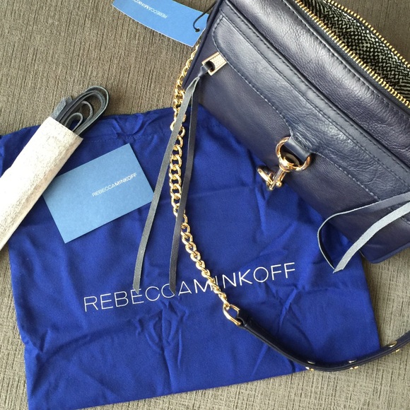 ❌Sold❌Rebecca Minkoff Mini MAC Navy Crossbody Bag - Picture 2 of 3