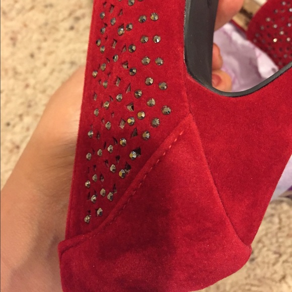 Excellent for Christmas Eve or any party size 6 - Picture 4 of 4