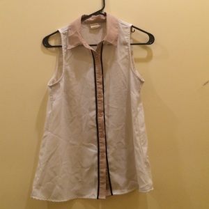 Classic sleeveless button-down blouse
