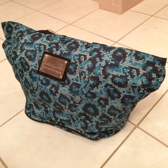 Betsey Johnson blue leopard digital bag