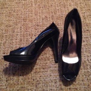 peep toe platform pump