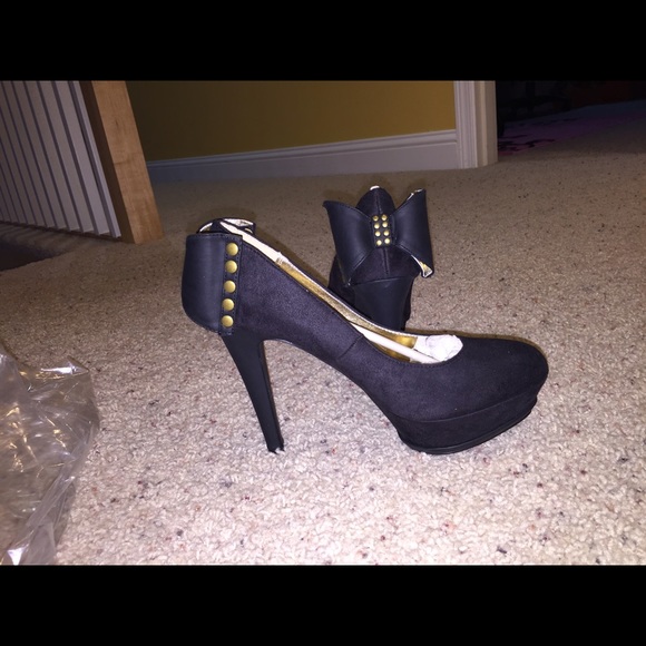 New Black heels size 7.5
