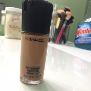 Mac prolong wear foundation