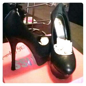 Black bebe heels