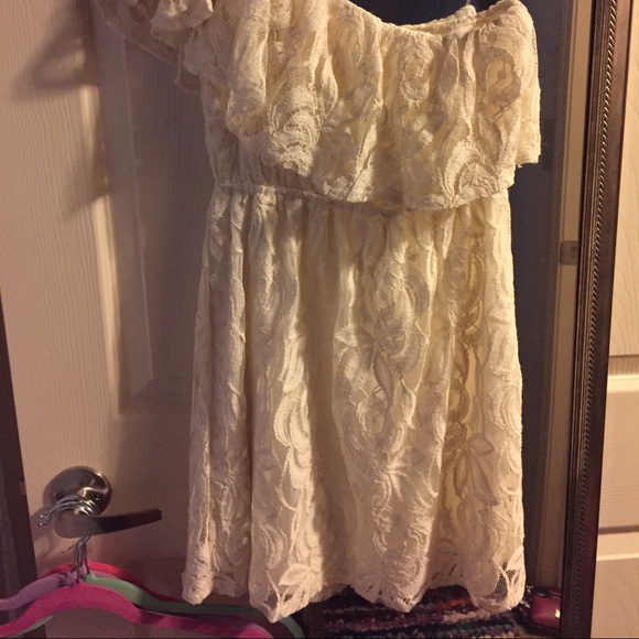 Lace dress. - Picture 2 of 2