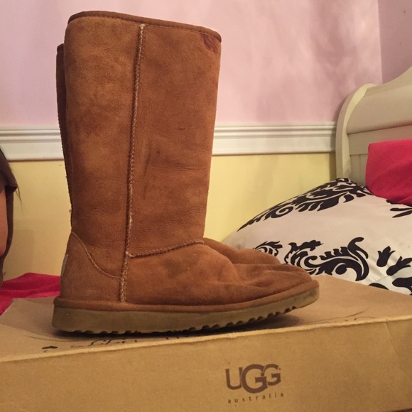 Chestnut uggs - Picture 2 of 2