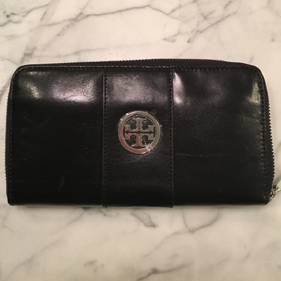 Tory Burch Handbags - Tory Burch Zip Continental wallet, black, NWT