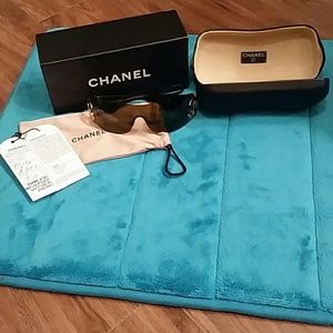 CHANEL Sunglasses