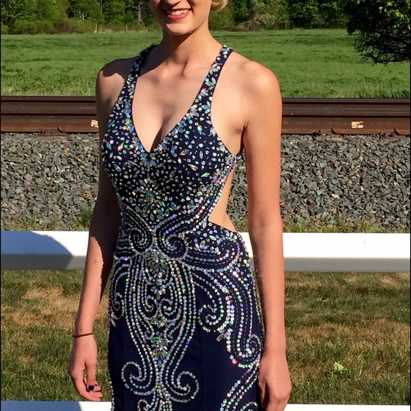 Prom dress - Picture 2 of 4
