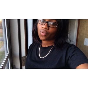 Meet your Posher, Nora