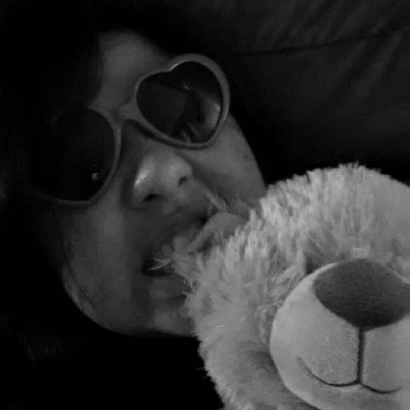 Meet your Posher, Nicole - Picture 2 of 2