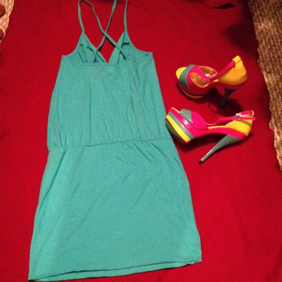 Dress - Picture 3 of 3