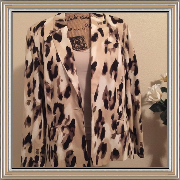 NWT gorgeous Chico's animal print blazer sz2 or 12
