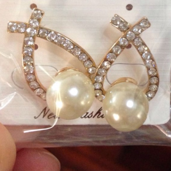 earing - Picture 2 of 3