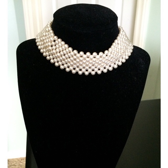 Jewelry - Exquisite pearl choker necklace