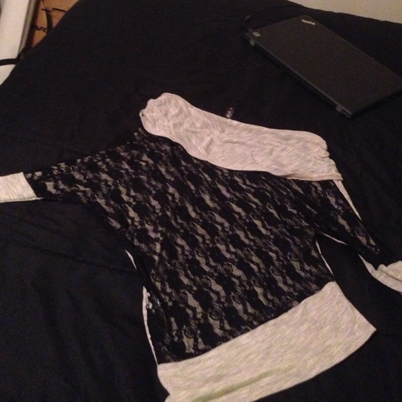 Off the shoulder - Picture 2 of 4