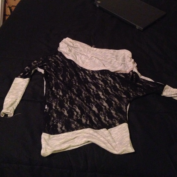 Off the shoulder - Picture 3 of 4