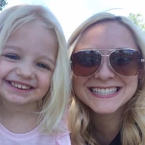 Meet your Posher, Caitlin