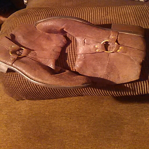 Well loved cowgirl booties