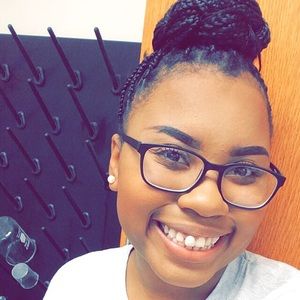 Meet your Posher, Alexus