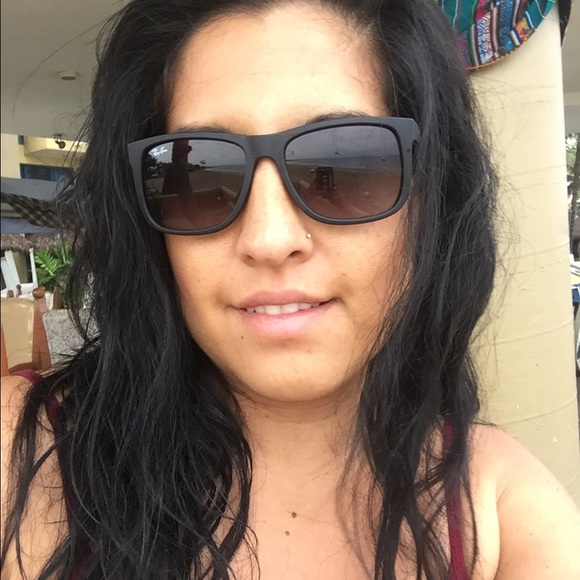 Meet your Posher, Cristal