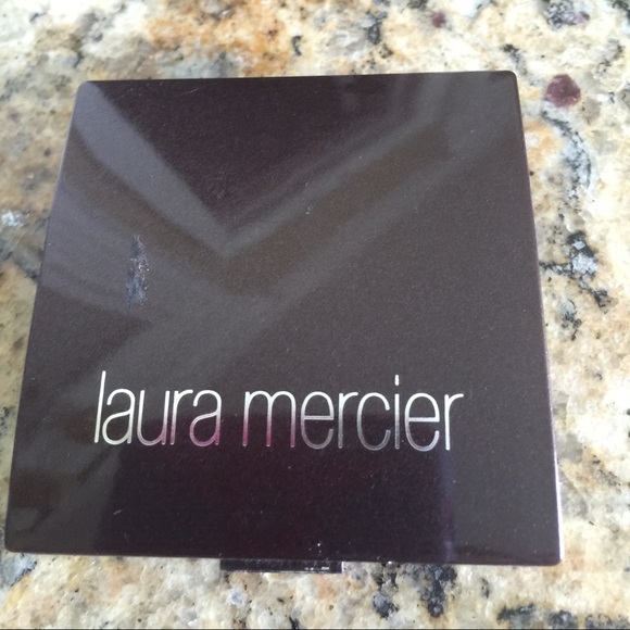 Laura Mercier smooth press powder