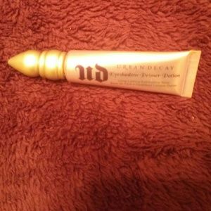 Urban Decay eyeshadow primer potion