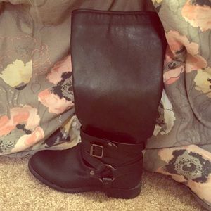 Black boots size 7