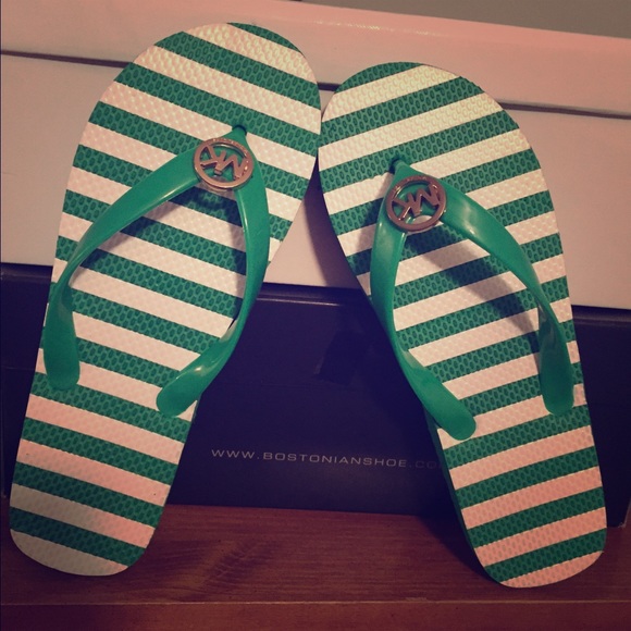 SOLD!!**Michael Kors Flip Flops💚 - Picture 1 of 3