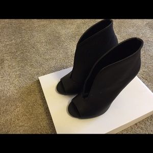 Gorgeous black heels