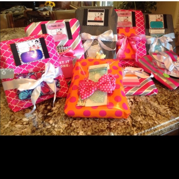 Meet Your Posher💜London💜 - Picture 2 of 4