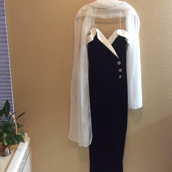 Long black even dress