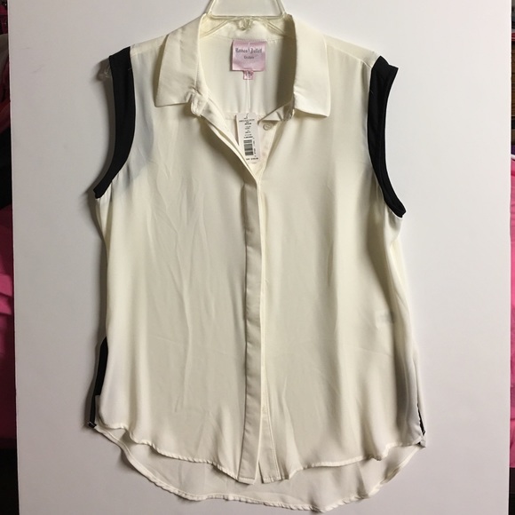 Romeo & Juliet Couture Sleeveless Top