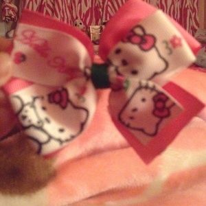 Hello kitty bow