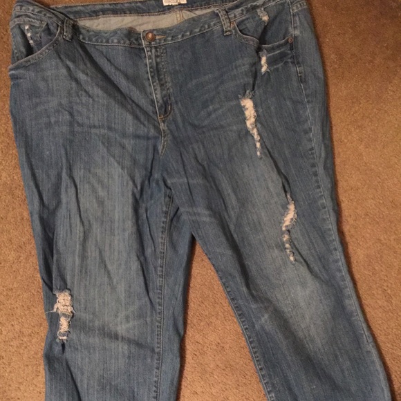 Plus distressed boyfriend jeans. Sz 26🎀