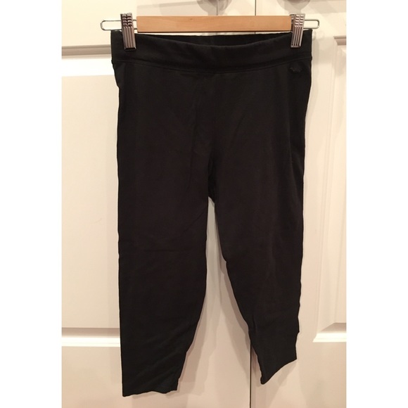 50% OFF Victoria's Secret PINK Cropped Leggings