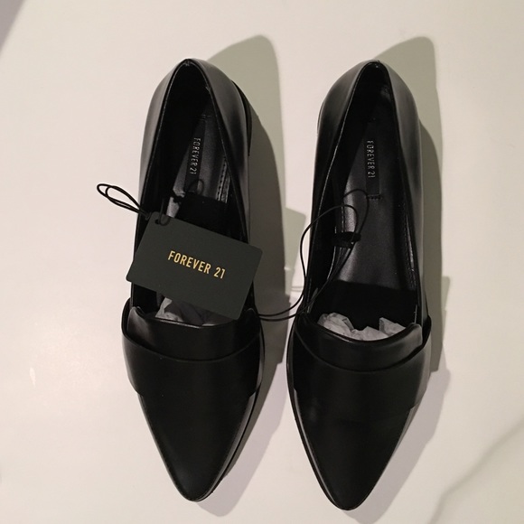 Forever 21 black pointed toe loafers sz 8