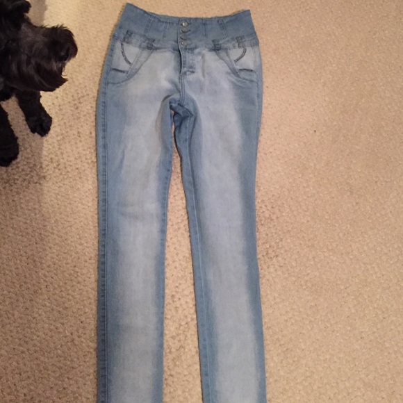 Booty enhancing jeans :) FLASH SALE!! Hurry - Picture 1 of 2
