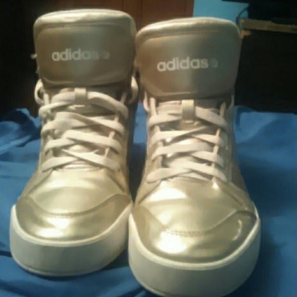 Gold shoe