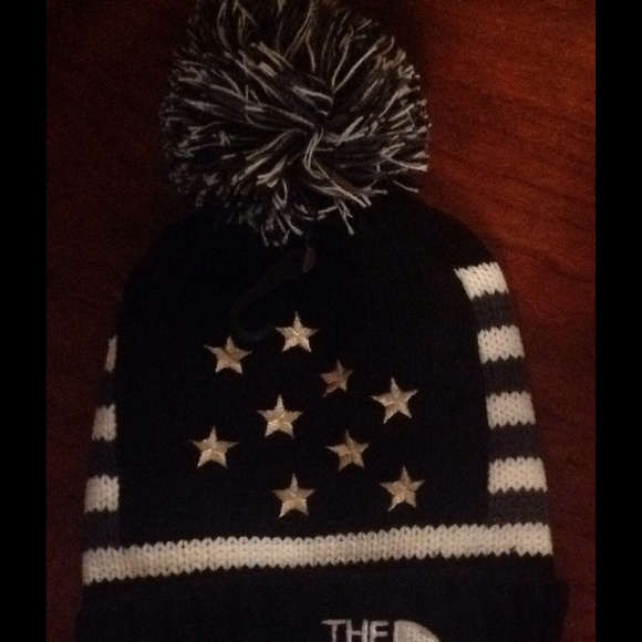 NORTH FACE POM HAT