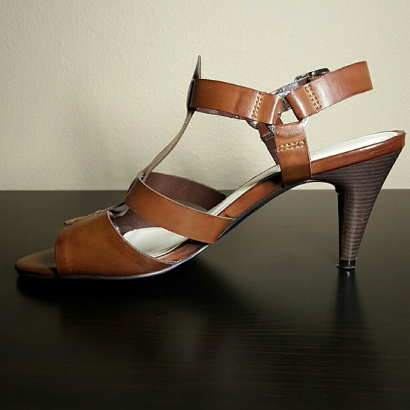 Etienne Aigner T Strap Sandals - Picture 2 of 4