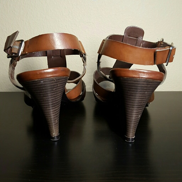 Etienne Aigner T Strap Sandals - Picture 3 of 4